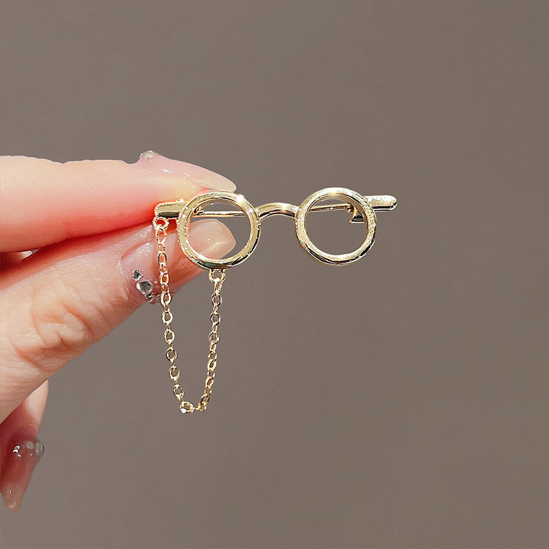 Sunglass Retainer Cord - เข็มกลัดโลหะรูปกรอบแว่นตา สร้อยพู่ห้อย ตกแต่งกระเป๋าเป้ ของขวัญเครื่องประดับสำหรับงานเลี้ยง
