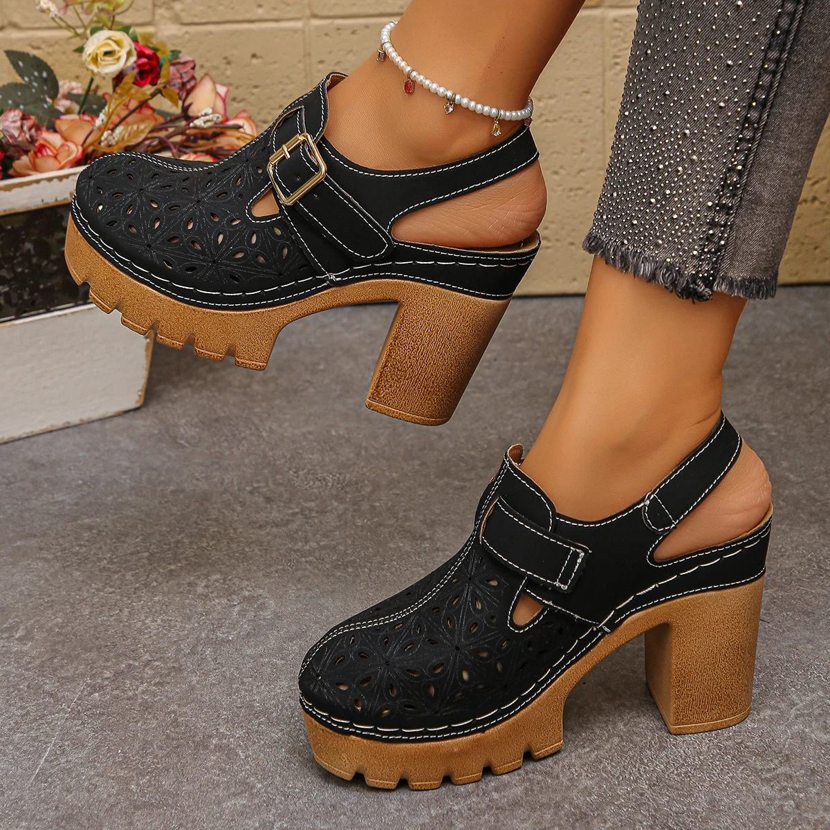 Casual Sandal Leather - รองเท้าแตะส้นหนาสำหรับผู้หญิงไซส์ใหญ่ สไตล์โรมันใหม่ ฤดูร้อน ทำจากหนังโพลียูรีเทน ระบายอากาศได้ดี หัวรองเท้าแบบเปิด
