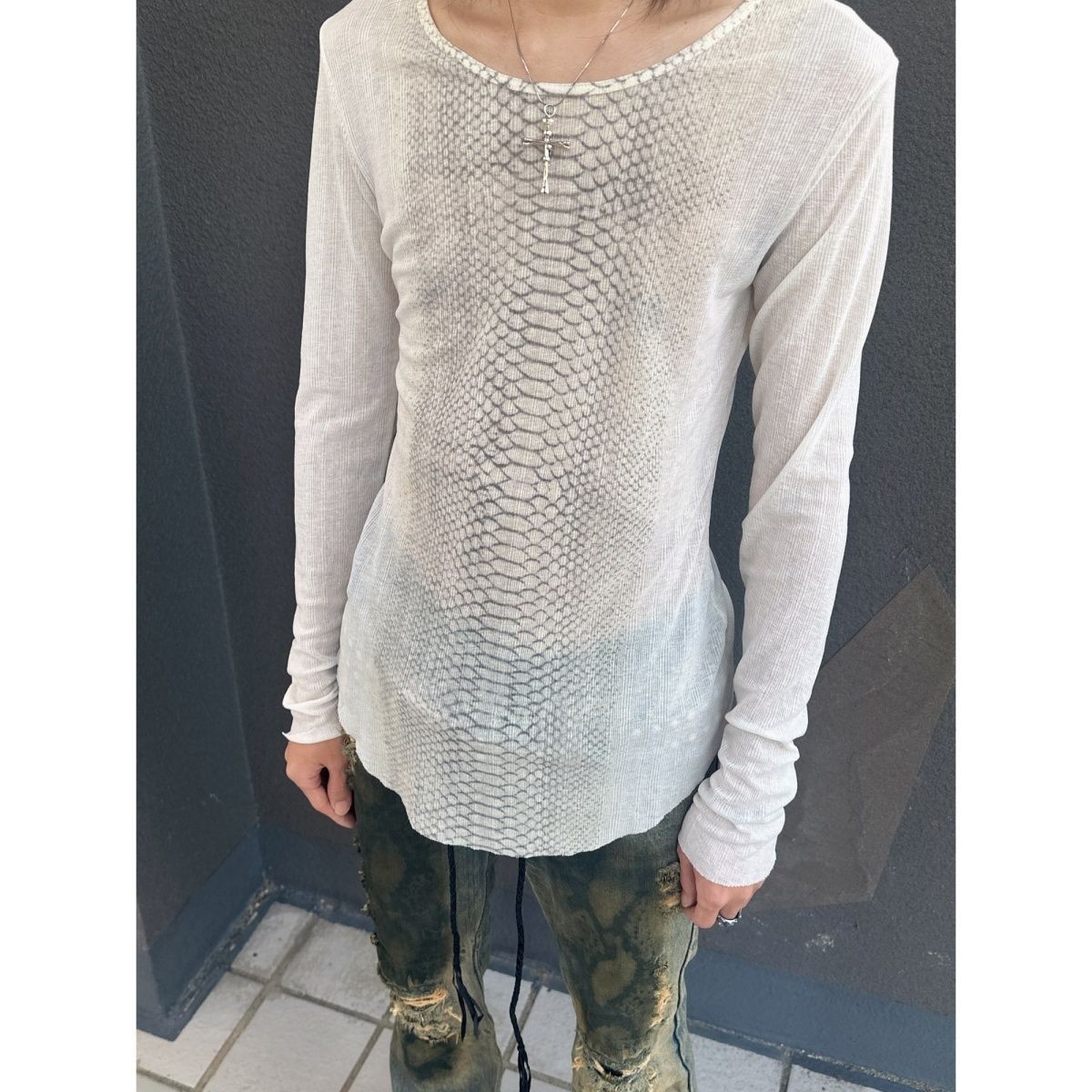 เสื้อยืดแขนยาวสีดำคอกลม เสื้อย - Tee Graphic Print บทวิจารณ์และราคา